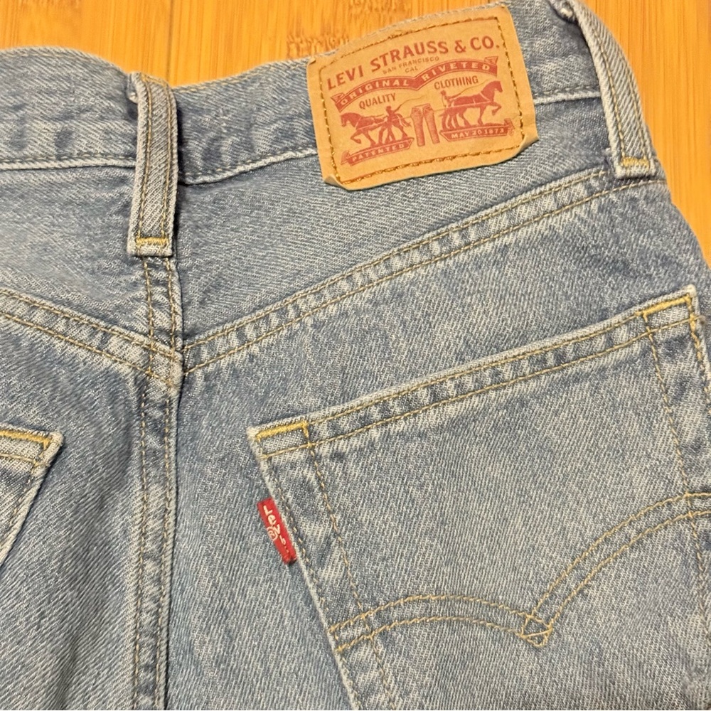 Levi's Light Blue Distressed Straight Leg Jeans - Picture 3 of 4